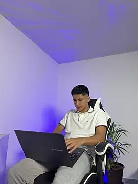 Snapshot of SantiLux_ chatting on 06/25/26, 03:37 SantiLux online show from 06/25/26, 03:37