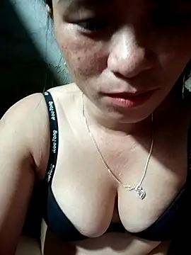 Snapshot of chychy113 chatting on 06/27/26, 04:35 chychy113 online show from 06/27/26, 04:35