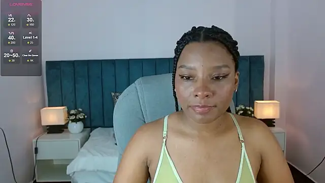 Snapshot of Val_naughty chatting on 06/17/26, 05:29 Val naughty online show from 06/17/26, 05:29