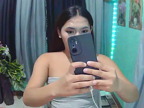 Snapshot of XCalixa chatting on 07/28/26, 12:59 XCalixa online show from 07/28/26, 12:59