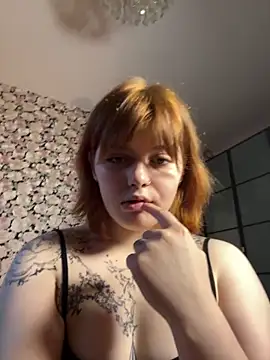Snapshot of Sofa_Nyx_ chatting on 06/19/26, 06:25 Sofa Nyx online show from 06/19/26, 06:25