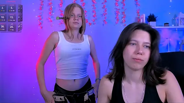 Snapshot of bella_sky11 chatting on 07/06/26, 06:43 bella sky11 online show from 07/06/26, 06:43