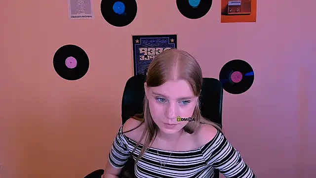 Snapshot of bella_sky11 chatting on 06/20/26, 12:10 bella sky11 online show from 06/20/26, 12:10