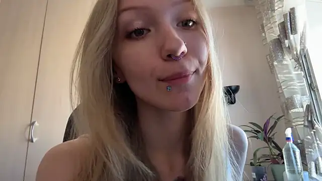 Snapshot of BivalentFalloff chatting on 07/22/26, 04:58 BivalentFalloff online show from 07/22/26, 04:58