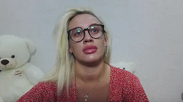 Snapshot of MariaTravel chatting on 06/19/26, 07:47 MariaTravel online show from 06/19/26, 07:47