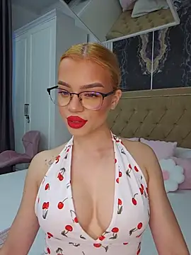 Snapshot of YasminnDoll chatting on 06/28/26, 03:46 YasminnDoll online show from 06/28/26, 03:46