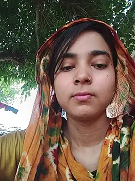 Snapshot of Simran_143 chatting on 07/15/26, 04:19 Simran 143 online show from 07/15/26, 04:19
