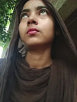 Snapshot of Simran_143 chatting on 07/29/26, 04:12 Simran 143 online show from 07/29/26, 04:12