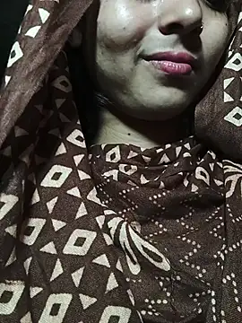 Snapshot of Simran_143 chatting on 08/04/26, 04:22 Simran 143 online show from 08/04/26, 04:22