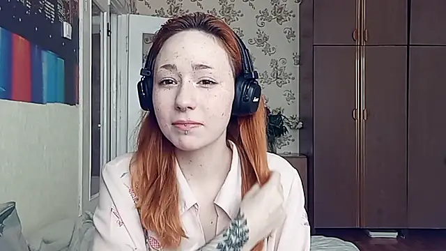 YaniraHeneisen online show from 06/17/26, 12:59