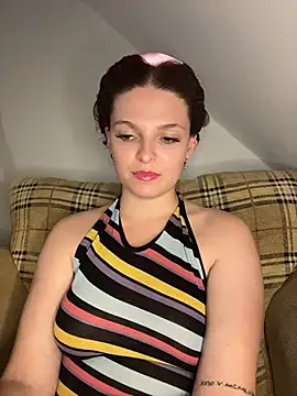 Snapshot of European-beauty chatting on 06/18/26, 10:04 European-beauty online show from 06/18/26, 10:04