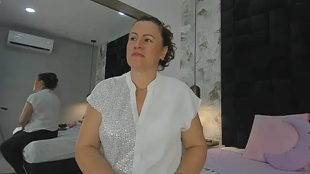 CharlotteG  online show from 07/04/26, 01:04