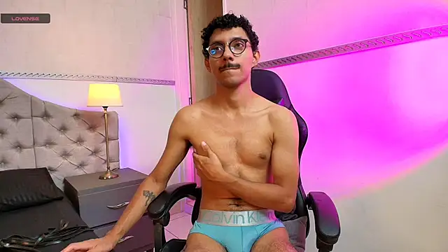 Snapshot of Twunk_miguel chatting on 07/29/26, 03:28 Twunk miguel online show from 07/29/26, 03:28