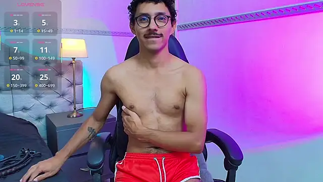 Snapshot of Twunk_miguel chatting on 08/01/26, 03:37 Twunk miguel online show from 08/01/26, 03:37