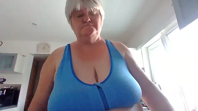 Snapshot of coquinesensuel chatting on 06/18/26, 12:10 coquinesensuel online show from 06/18/26, 12:10