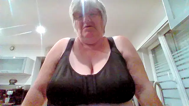 Snapshot of coquinesensuel chatting on 07/06/26, 08:11 coquinesensuel online show from 07/06/26, 08:11