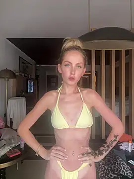 Snapshot of sophiemae chatting on 07/15/26, 01:40 sophiemae online show from 07/15/26, 01:40