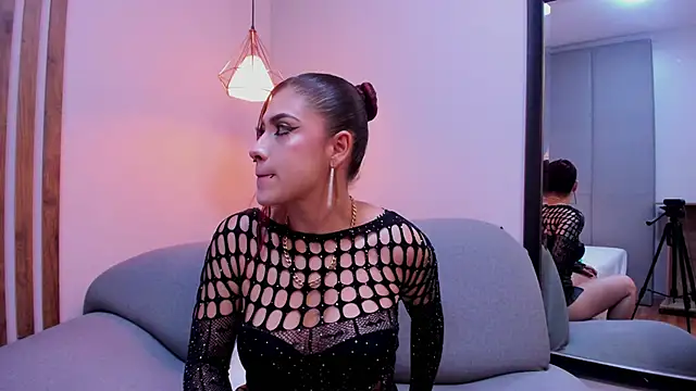 Snapshot of DarlyHooper__ chatting on 06/19/26, 12:22 DarlyHooper online show from 06/19/26, 12:22