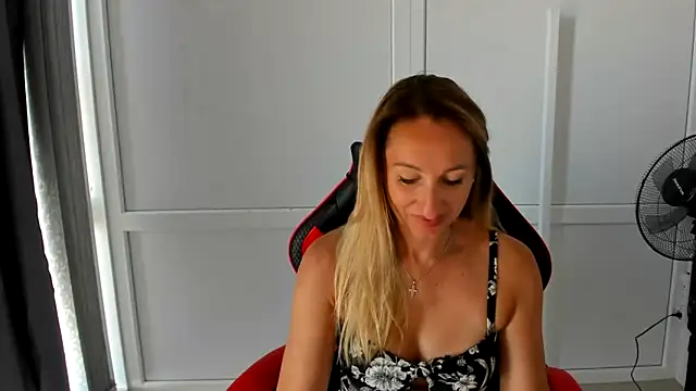 LilyDreamm online show from 06/28/26, 06:20