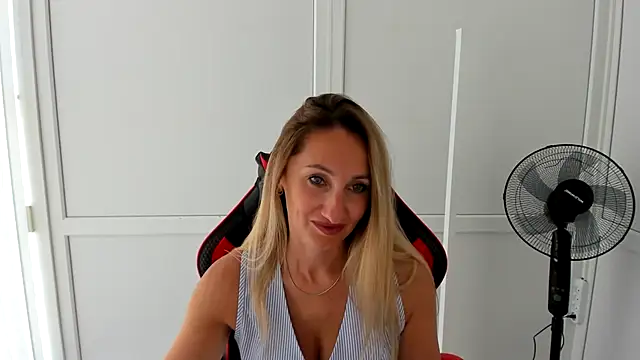 LilyDreamm online show from 06/23/26, 06:33