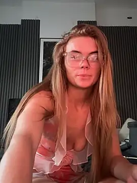 TaliaWhiteX online show from 06/25/26, 08:25
