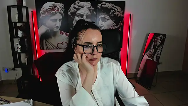 TiffanysGlow online show from 06/25/26, 01:49