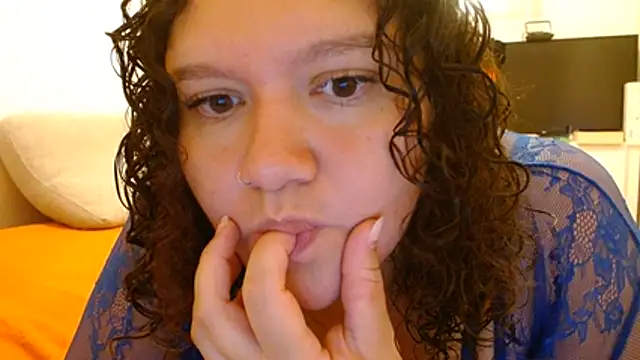 Snapshot of HeidiSanabria chatting on 07/14/26, 12:10 HeidiSanabria online show from 07/14/26, 12:10