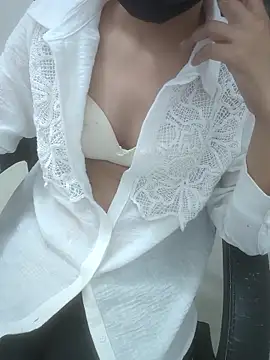 Snapshot of sushmita0 chatting on 06/21/26, 03:40 sushmita0 online show from 06/21/26, 03:40