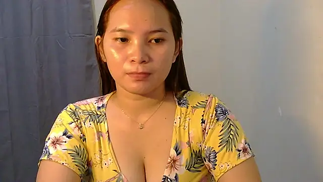 Fhwilloughbyxx online show from 07/10/26, 11:21
