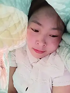 Snapshot of Emxinh-milo chatting on 06/19/26, 04:07 Emxinh-milo online show from 06/19/26, 04:07