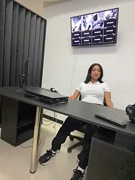 Julieta Vegaax online show from 06/19/26, 03:12