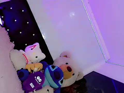 HeidiVanessa online show from 07/10/26, 01:38