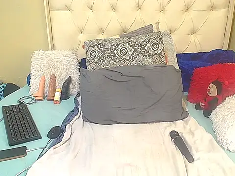 NoviaveeXXX online show from 06/30/26, 08:20