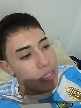 Snapshot of Thiagoo_Vega chatting on 07/14/26, 02:05 Thiagoo Vega online show from 07/14/26, 02:05