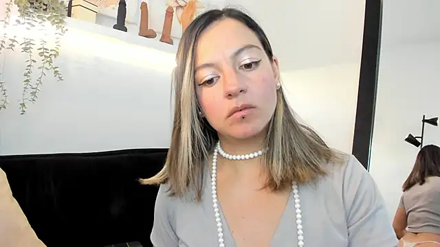 Ariana blonde online show from 07/06/26, 12:12