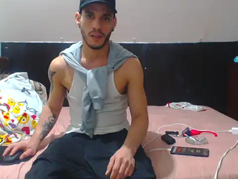 Snapshot of MAIKELCANTILLO25 chatting on 08/08/26, 11:01 MAIKELCANTILLO25 online show from 08/08/26, 11:01
