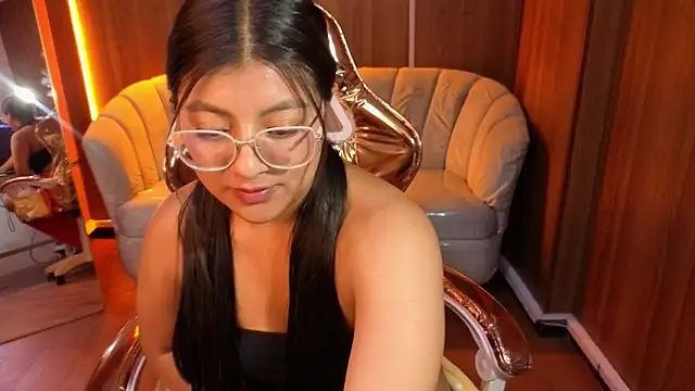 Snapshot of Sam_torres_b chatting on 06/19/26, 04:07 Sam torres b online show from 06/19/26, 04:07