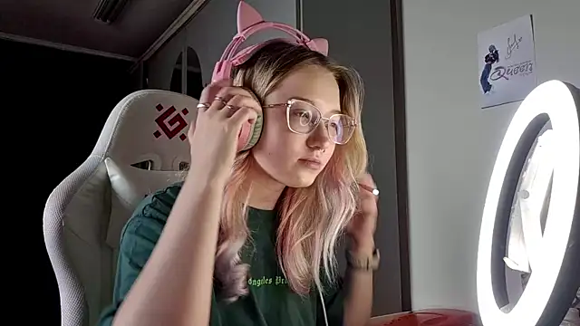 FunnyLila online show from 06/28/26, 05:14