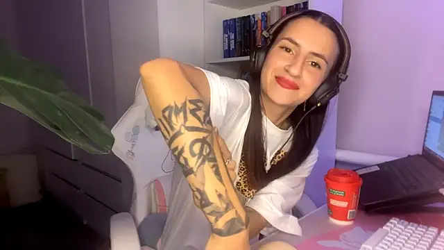 Monica Cutersseys online show from 06/19/26, 05:52