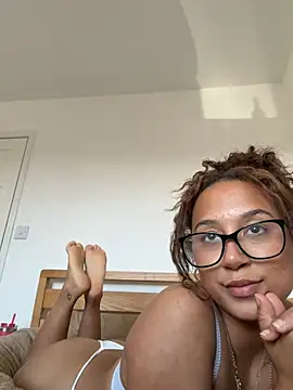 Snapshot of prettypeachyxx chatting on 06/19/26, 06:03 prettypeachyxx online show from 06/19/26, 06:03