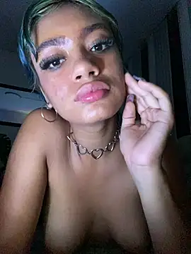 Snapshot of arwen_violett chatting on 07/31/26, 10:14 arwen violett online show from 07/31/26, 10:14