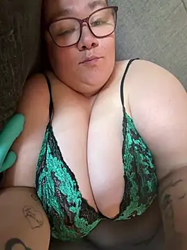 Snapshot of Honey_HazelX chatting on 07/12/26, 02:18 Honey HazelX online show from 07/12/26, 02:18