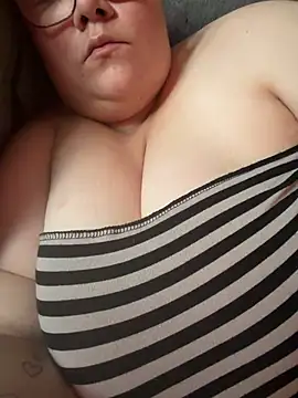 Snapshot of Honey_HazelX chatting on 06/27/26, 04:18 Honey HazelX online show from 06/27/26, 04:18