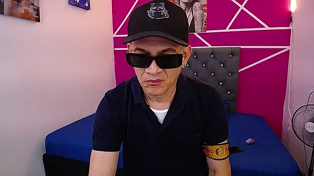 Snapshot of Cesirry_ chatting on 07/16/26, 07:22 Cesirry online show from 07/16/26, 07:22