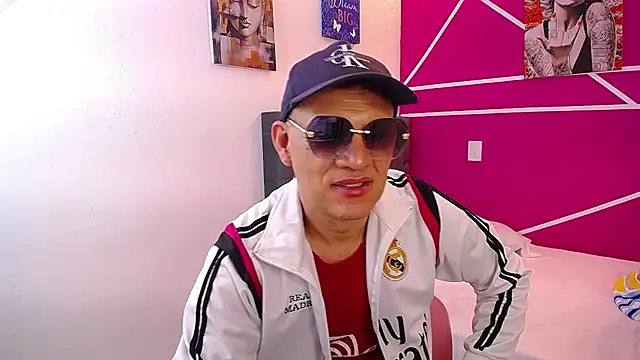 Snapshot of Cesirry_ chatting on 06/27/26, 12:22 Cesirry online show from 06/27/26, 12:22