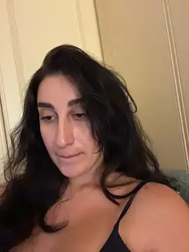 Snapshot of _Elina_ chatting on 06/27/26, 01:06 Elina online show from 06/27/26, 01:06