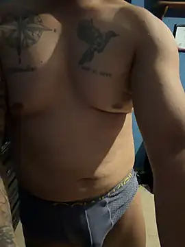 Snapshot of LatinoLeones chatting on 07/14/26, 10:21 LatinoLeones online show from 07/14/26, 10:21