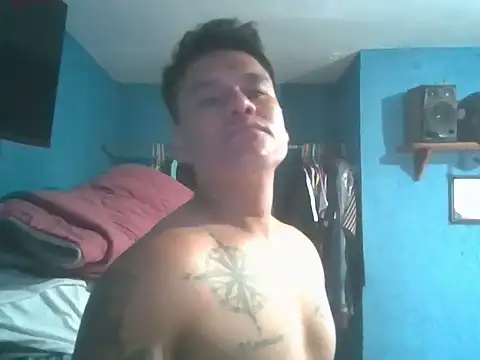 Snapshot of LatinoLeones chatting on 07/05/26, 07:43 LatinoLeones online show from 07/05/26, 07:43