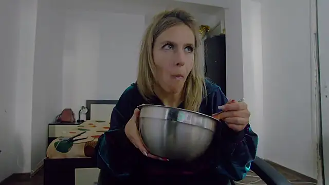 DedeSibel online show from 10/10/25, 11:22