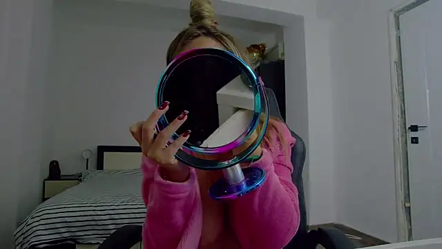 DedeSibel online show from 11/28/25, 08:03